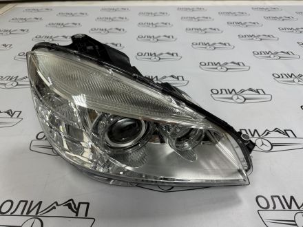 Фара правая на Mercedes С class w204 адаптивный ксеонон A2048209061 A2048203059 A2049062204